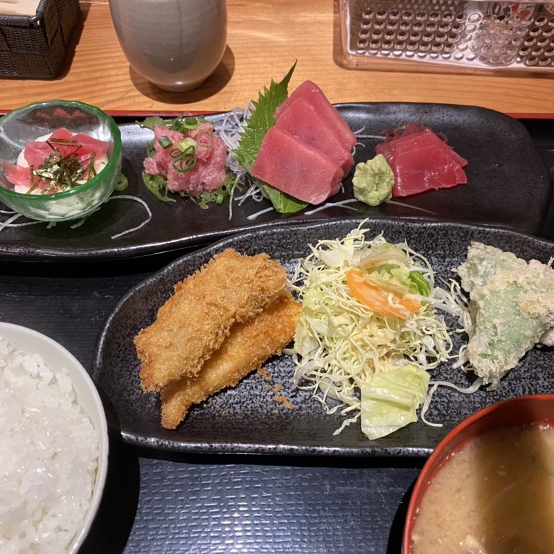 マグロづくし定食(金の食彩 )
