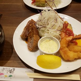 海老フライ＆ミンチカツセット(洋食屋さんパキラ)