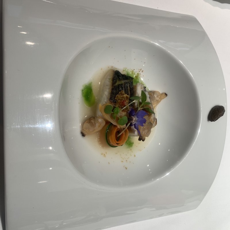 鰆のロースト 浅利のジュと春菊のソース タプナード添え(ル レストラン マロニエ )