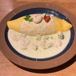 海老とアボガドのジェノベーゼクリームソースのオムライス(Pagot)