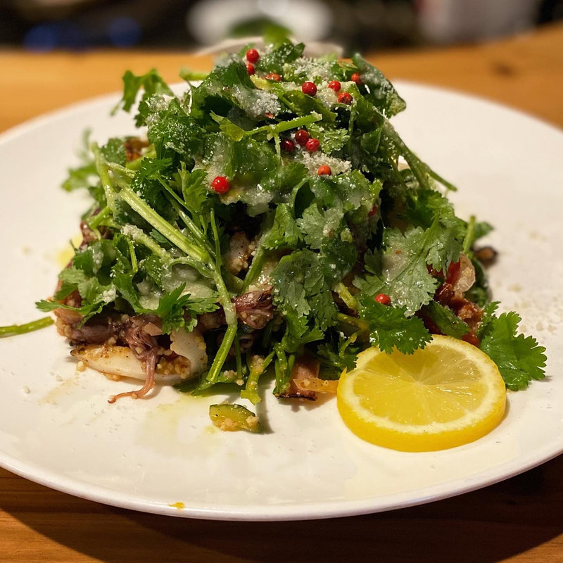 スルメイカ ホタルイカ パクチーの温かいサラダ(金剛商店138番地 )