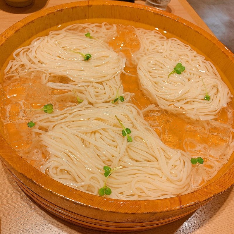 ジャンボたらいうどん(能古うどん 長尾本店)