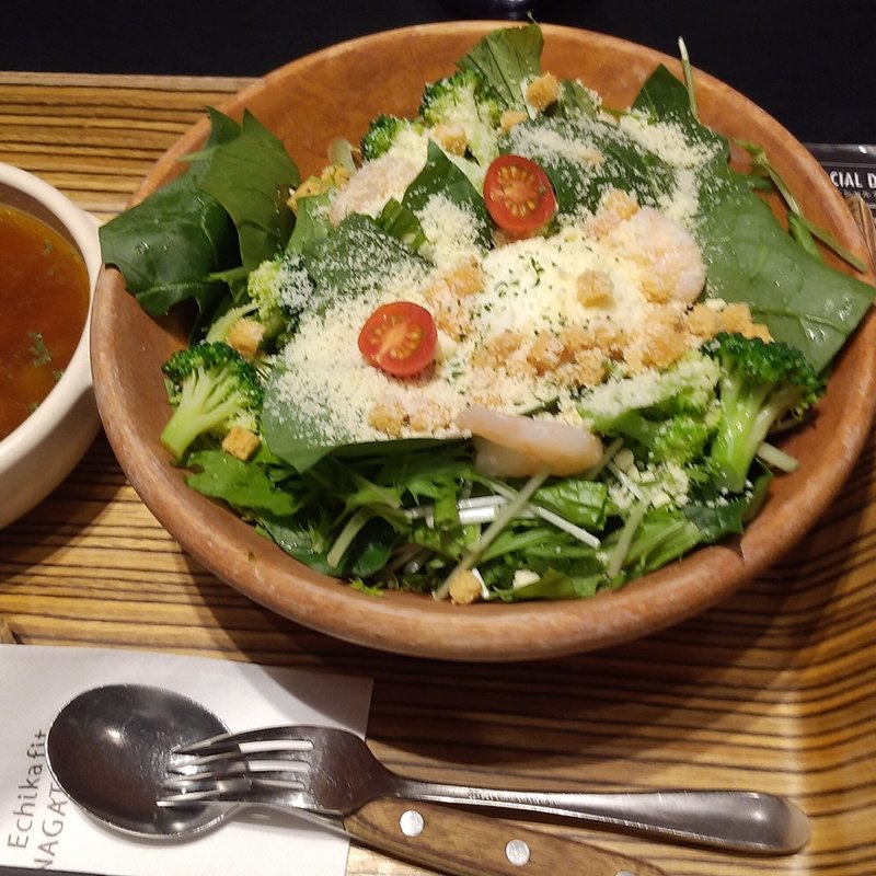 小海老とホウレンソウのサラダ(Echika fit 永田町)