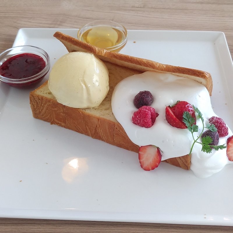 プレミアムデニッシュハニトー(ハニトーカフェ秋葉原店 )