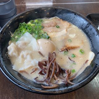 濃厚ワンタン麺(石田一龍 本店 （【旧店名】久留米ラーメン 一龍）)