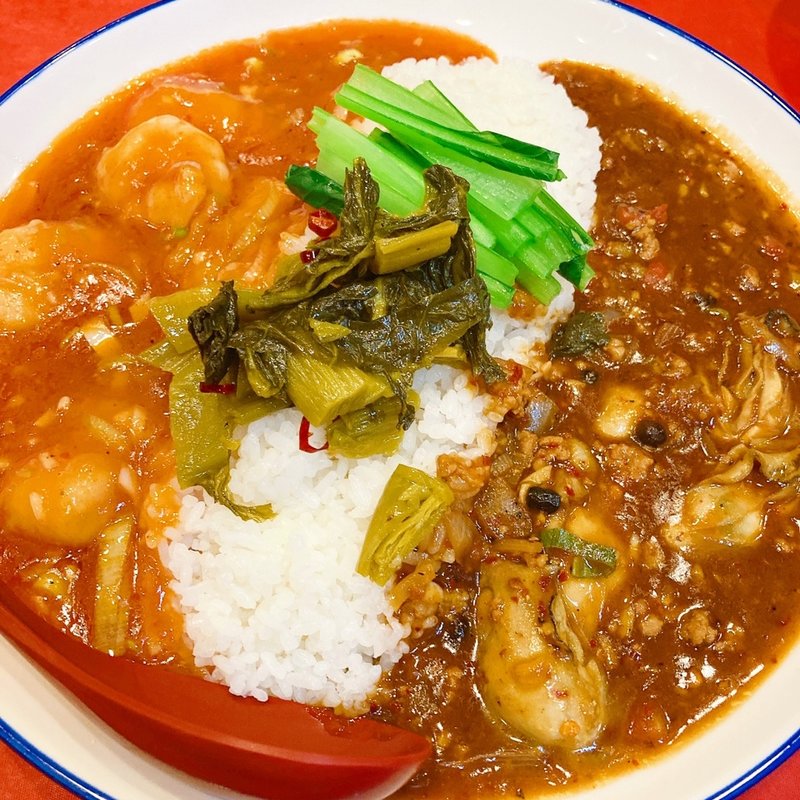 牡蠣の中華カレーとエビチリの合い掛け飯(生駒)