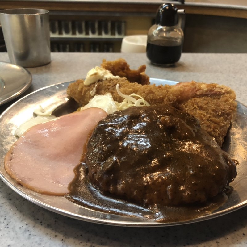 ハンバーグライス（エビフライ、唐揚げ、ハムカツ、ハムエッグハーフ）(グリル Sano惣)