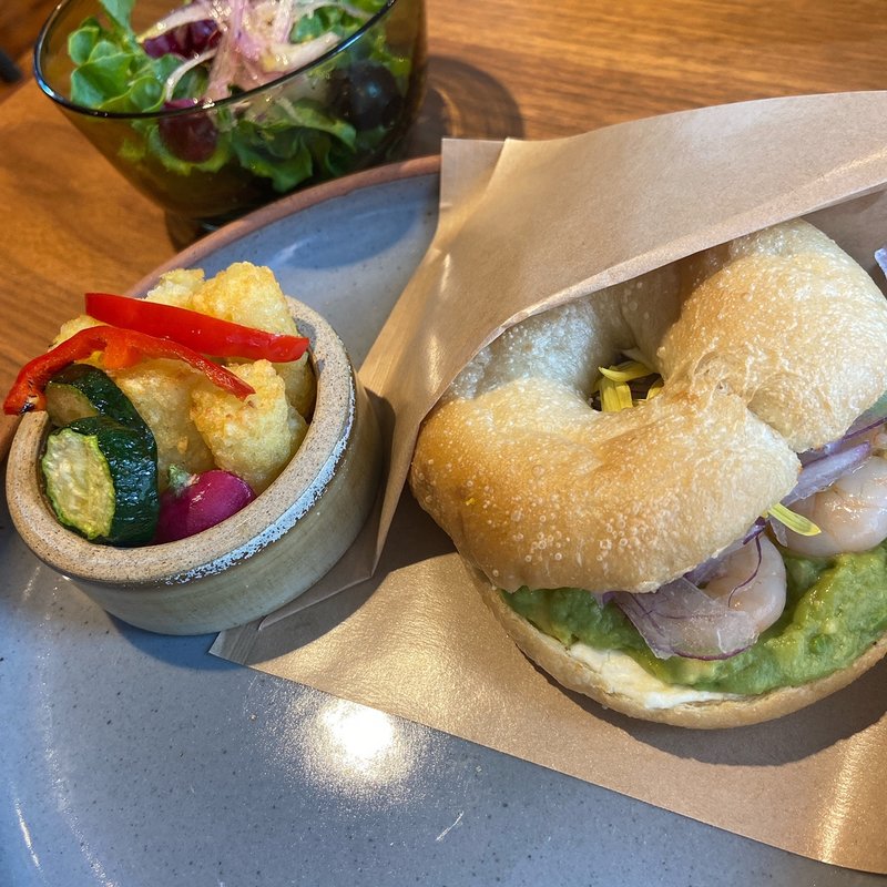 avocado shrimp bagel sand(abno)