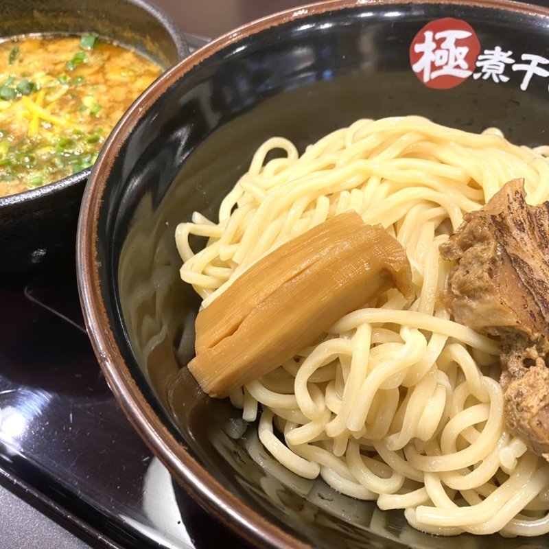 辛煮干し豚骨つけ麺/麺375g(煮干しラーメン山岡家 狸小路4丁目店)