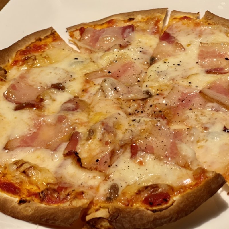 トルティーヤピザ／ベーコンとアンチョビ（L）(オレンジブランチ)