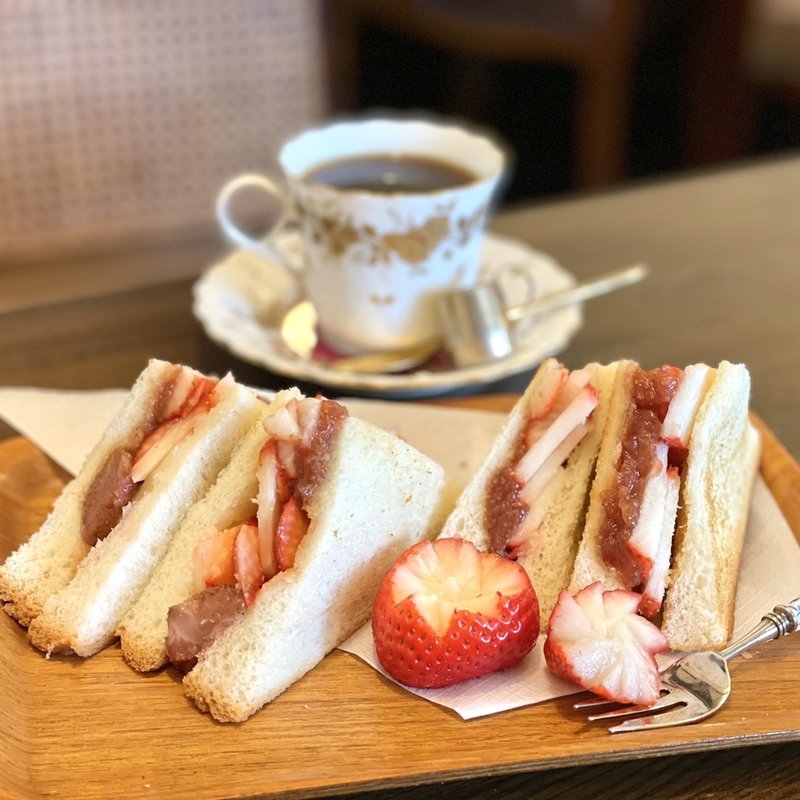 いちごサンドセット(コーヒー屋伊万里 )