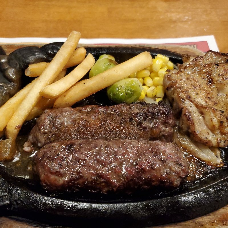 ハンバーグ&チキンステーキ(ステーキハウス ブロンコビリー上尾店)