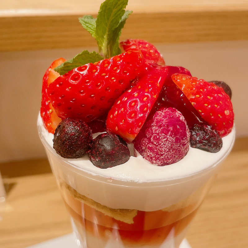 ベリーベリーパフェ(かんみこより 阪急うめだ本店)