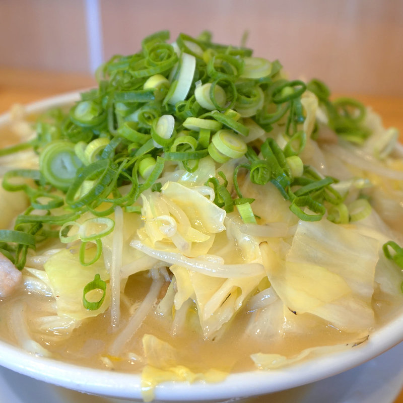 野菜炒め盛りラーメン(イナヅマラーメン)