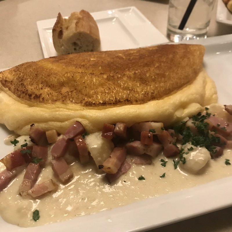 ベーコンチーズポテトのオムレツ(ラ・メール・プラール)