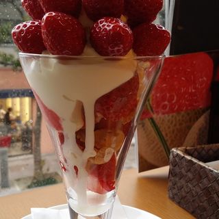 石川県で食べられるいちごパフェランキング Sarah サラ