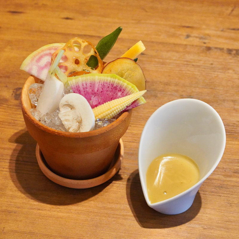 バーニャカウダ 蟹味噌のソース(Sincere Blue)