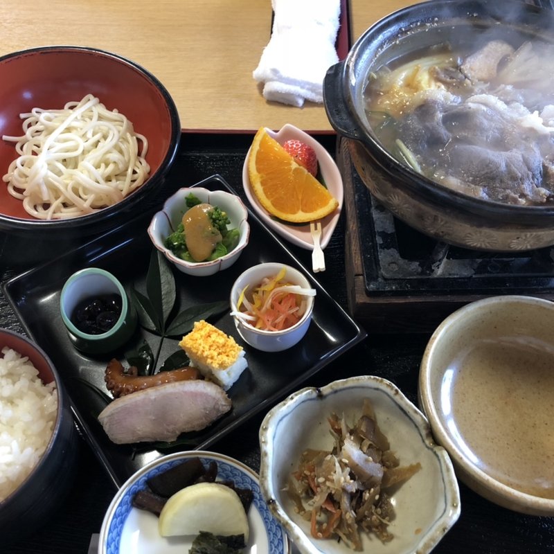 ぼたん鍋膳(季節料理　初音)