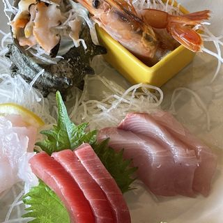 刺身と焼き魚定食(三崎魚市場食堂)