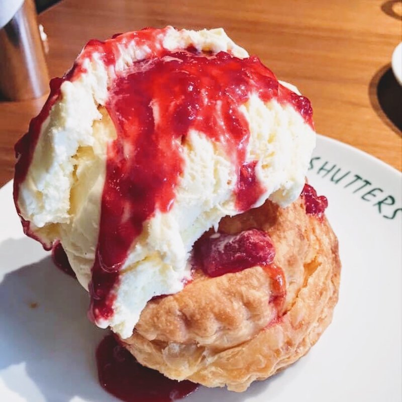 アップルパイアラモード(ラズベリーソース）(SHUTTERS 自由が丘)