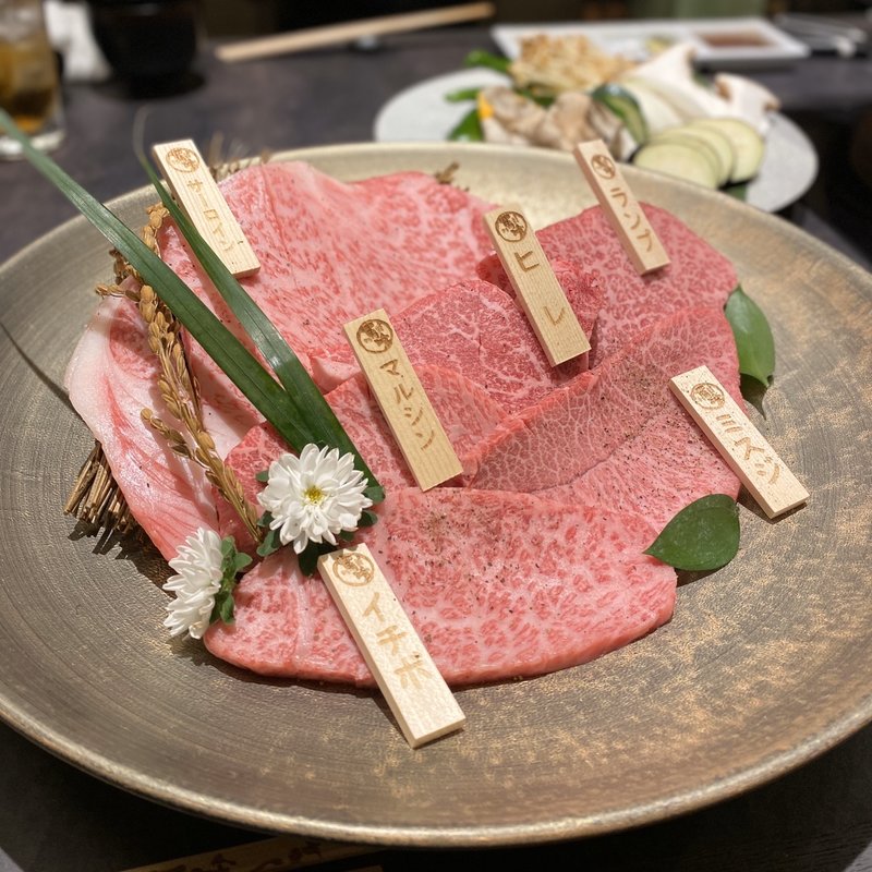 極上飛騨牛「最とび」盛り(飛騨牛一頭家 馬喰一代 名古屋栄)