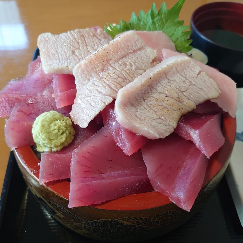 本まぐろ とろあぶり入り鉄火丼(すし食堂　おはん )