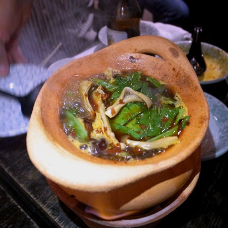 ホルモンマーラー鍋(中華屋台 雷電)