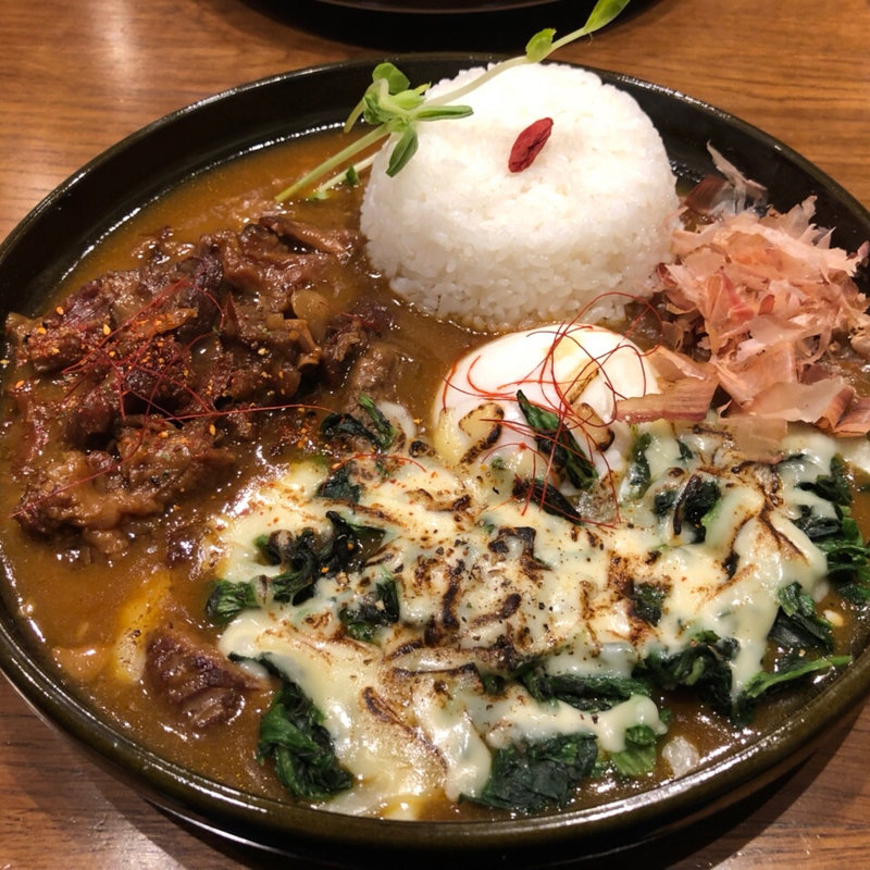 焼きチーズポパイとトロスジカレー(ジパングカリーカフェ 和風カレー ヒゲ ボウズ)