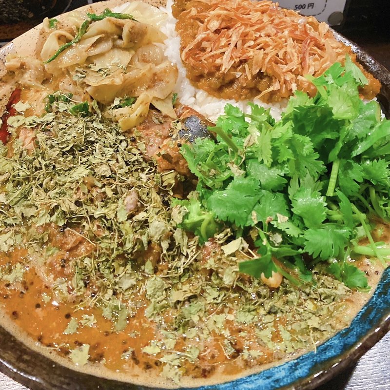 アキノリあいがけ（えび、やるじゃない！、それはそう！、パクチー）(カレーノトリコ)