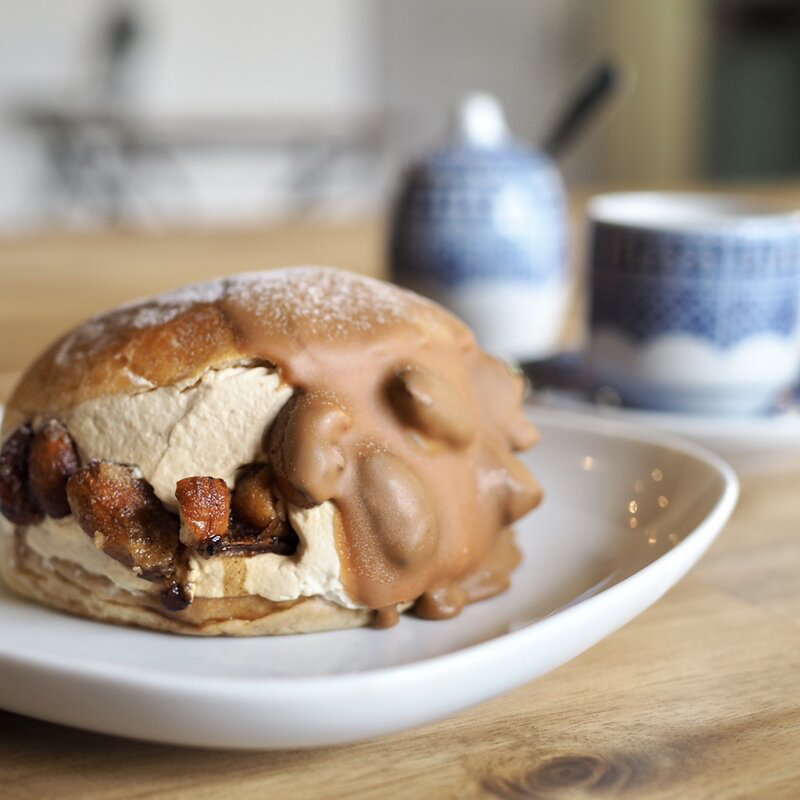 マリトッツオ(キャラメルコーヒー)(add knot cafe & sweets)