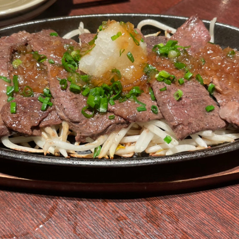 牛ハラミ鉄板焼き(三間堂 横浜ベイクォーター店 （さんげんどう）)