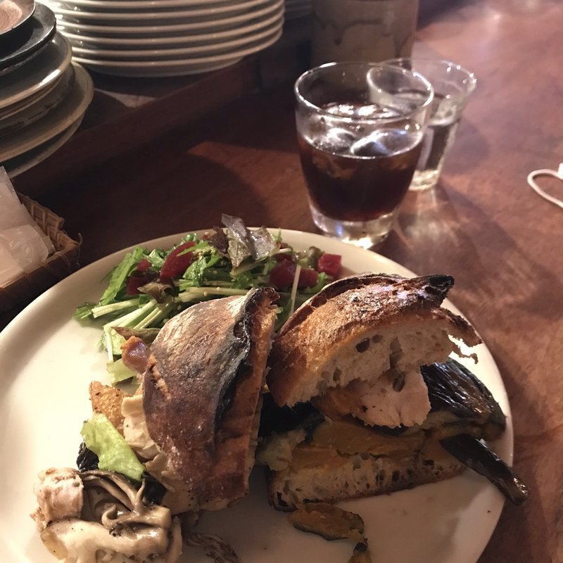 チキンとまいたけのサンドイッチ(パーラー江古田 （パーラーエコダ）)