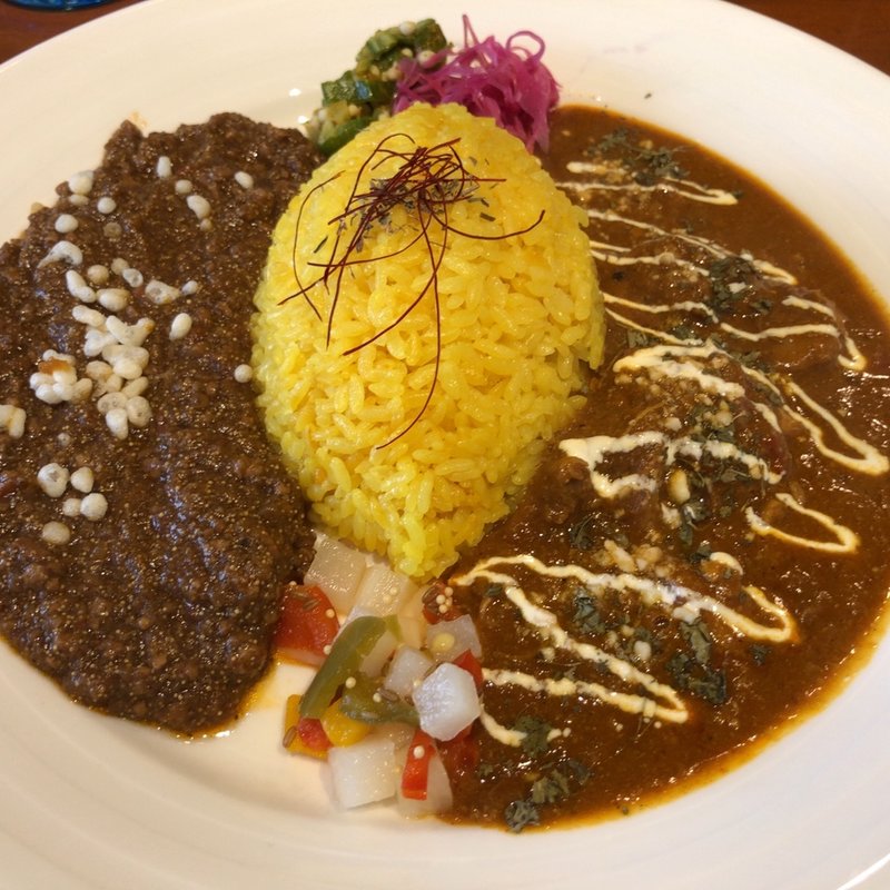 スパイス香る空腹2種あいがけ:バターチキンカレー・明太子のピリ辛キーマカレー(空腹は最高のスパイスカレー)