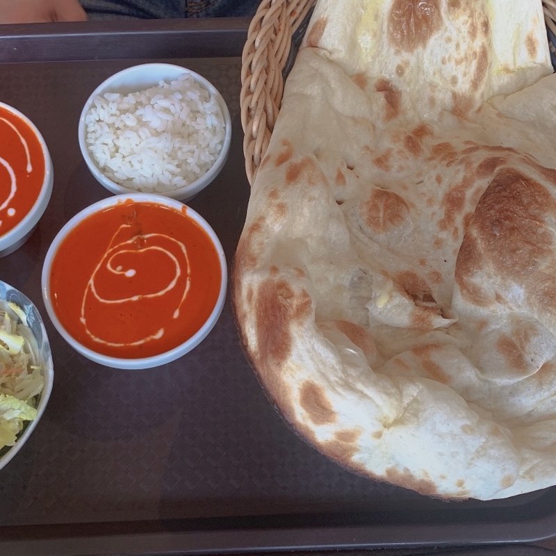 Cランチセット　チキンバターカレー、シーフードカレー(サハラ)