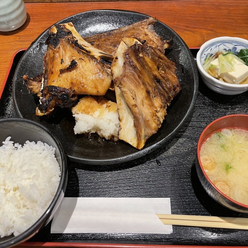 生鮪カマ炭火焼き(Jige 築地店)