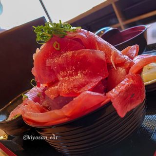 富士山盛りマグロ丼（大）(まぐろ一船買い問屋 バンノウ水産 清水店 )