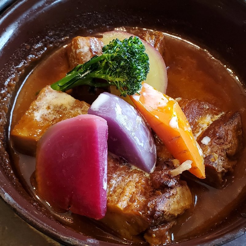 名物！豚バラ肉の湘南ビール煮(MOKICHI TRATTORIA)