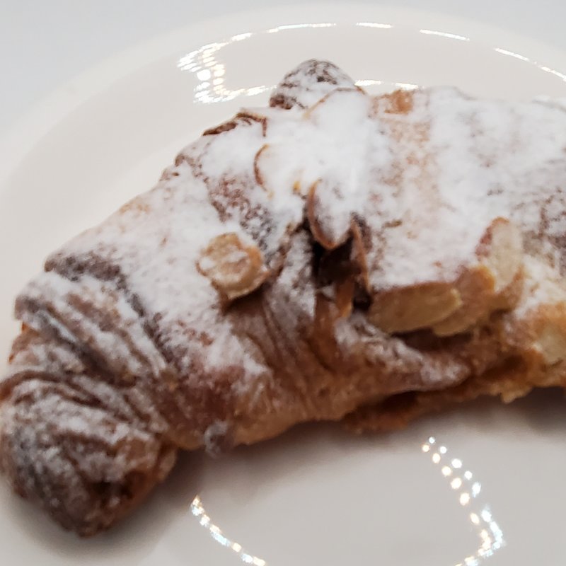 クロワッサンダマンド(モキチベーカー＆スイーツ)