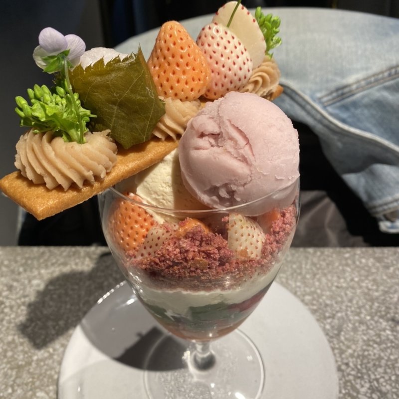 パルフェ ジャポネ サクラ(PATISSERIE ASAKO IWAYANAGI)