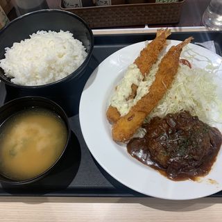 ブラウンソースのハンバーグ＆海老フライ定食(松のや 西新宿店)