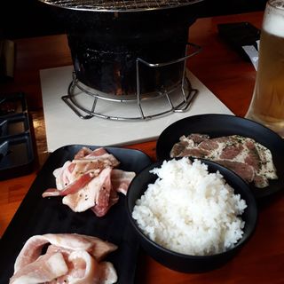 選べる鶏豚3種ごはん小生ビール(七輪焼肉 安安 大塚店)