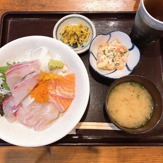 海鮮丼(四季の味処 ひげだるま(髭達磨) 本店)