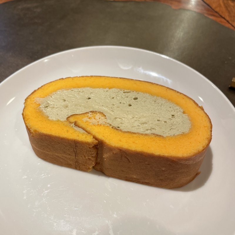 ピスタチオロールケーキ(メグリヴァ)