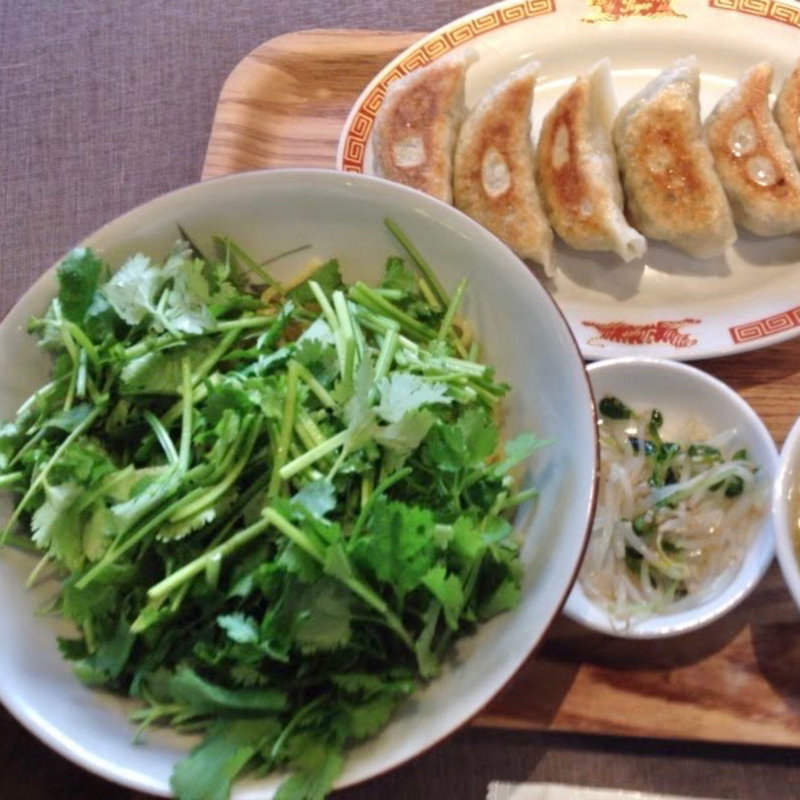 ベジタリアン餃子＋パクチー柚子あえ麺(タイガー餃子会舘 宇田川町店)