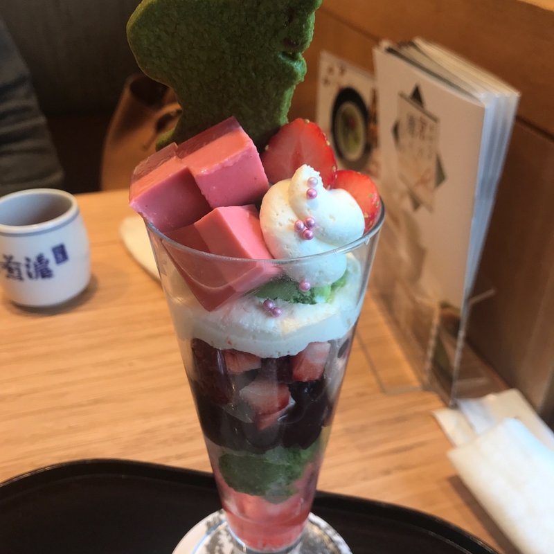 クリスマスパフェ(茶寮都路里 大丸東京店 （さりょうつじり）)