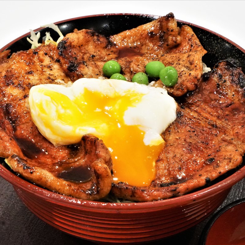キャベツ豚丼（温泉卵トッピング）(豚丼のぶたはげ 札幌北広島店)
