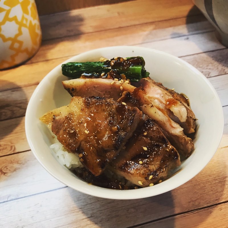 炙り焼豚丼(世田谷中華そば 祖師谷七丁目食堂)