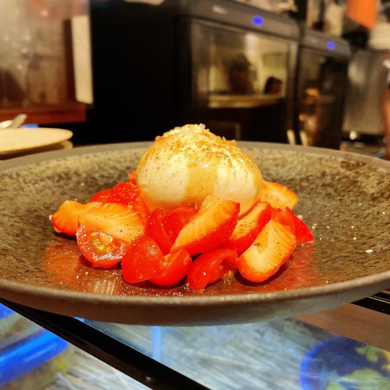 ブラータといちごトマト(メグリヴァ)