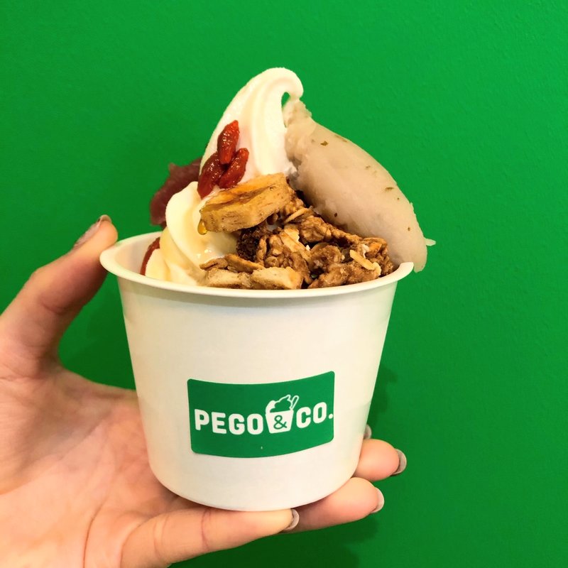 PEGOソフト（杏仁ソフト×桜あん×グラノーラ）(PEGO＆CO. 世田谷店（ペゴあんこ せたがやてん）)