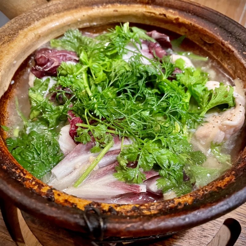 美桜鶏とレモン、ハーブの小鍋(ミャンカー （miankah）)